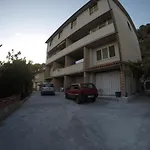לינה וארוחת בוקר Bassu בוסה