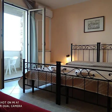 Bassu Oda ve Kahvaltı 3*