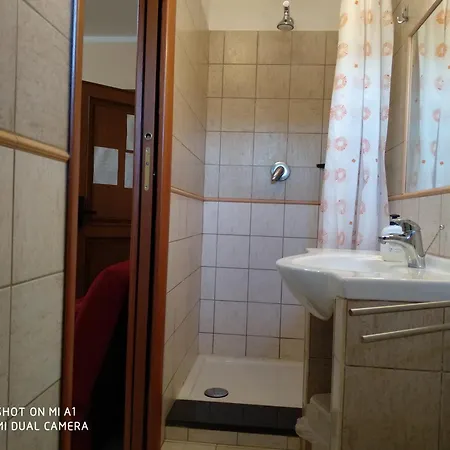 Bassu Nocleg ze śniadaniem 3*